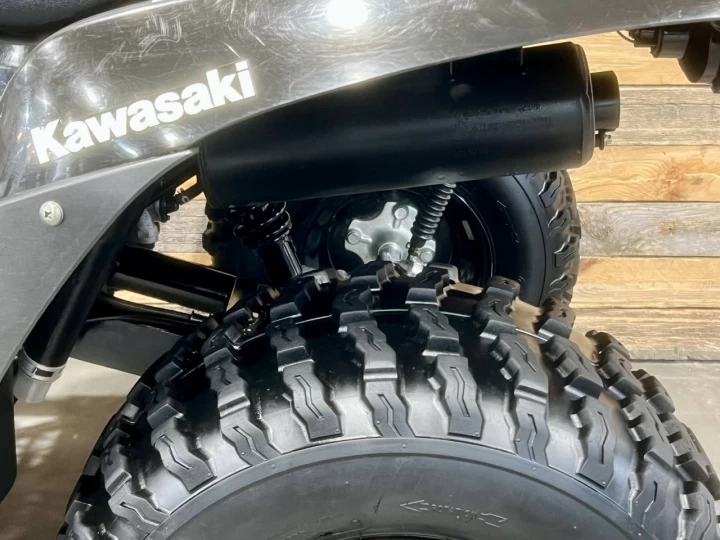 2022 KAWASAKI BRUTE FORCE 300 / KVF 300 / RWD / SEULEMENT 1467 KM + BINE ÉQUIPÉE 