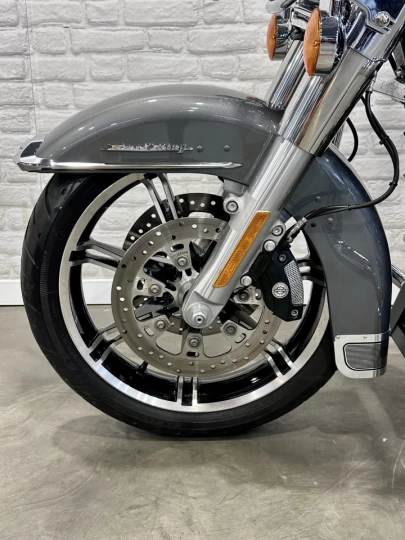 2022 HARLEY DAVIDSON FLHR ROAD KING 107 p.c = 1746 cc EFI + SEULEMENT 29173 KM + RARE & A1 