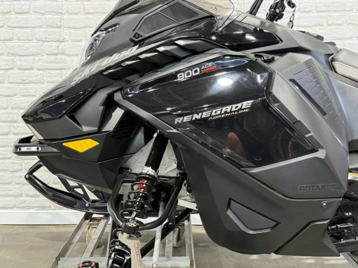 2026 BRP SKI-DOO RENEGADE ADRENALINE ENDURO PKG 900 ACE TURBO 137'' + ECRAN 10'' + GPS + REV GEN5 + RARE & A1 