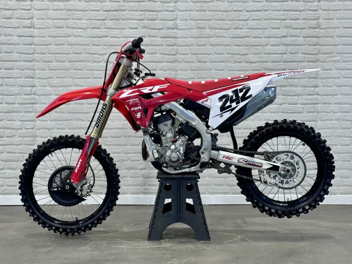 2024 HONDA CRF 250R PGM-FI + 4 TEMPS + SEULEMENT 52.5 HEURES + RARE & A1 