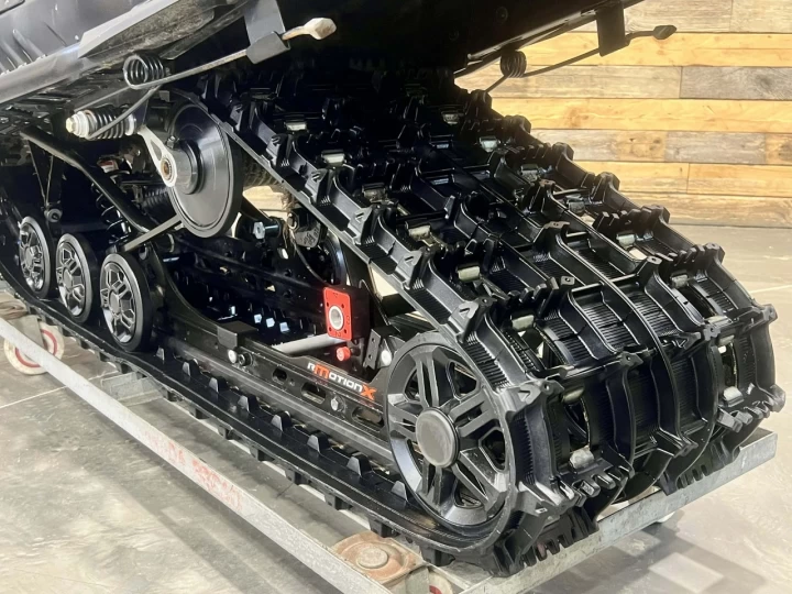 2023 BRP SKI-DOO GRAND TOURING LIMITED 900 ACE EFI + ITC + 137'' QUIET DRIVE + SUSPENSION A AIR _ BAS KM 6805 KM 