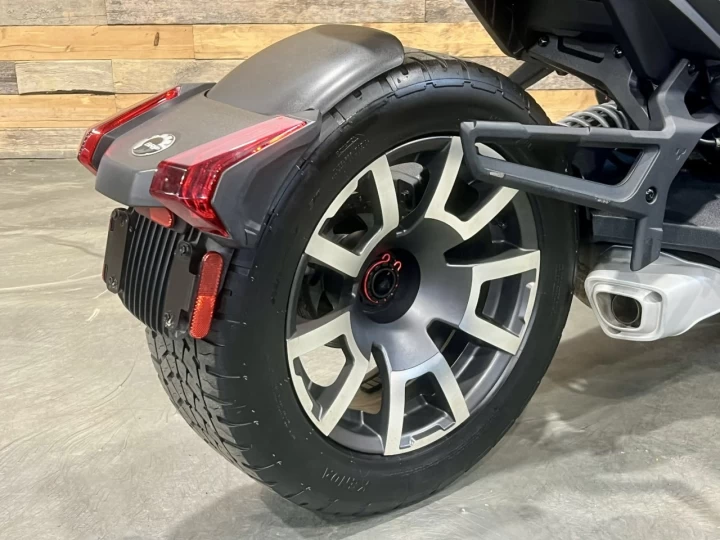 2021 BRP CAN-AM SPYDER / RYKER 900 ACE EDITION RALLY _ PARE-BRISE + BANC PASSAGER + SUSPEMNSION KYB 