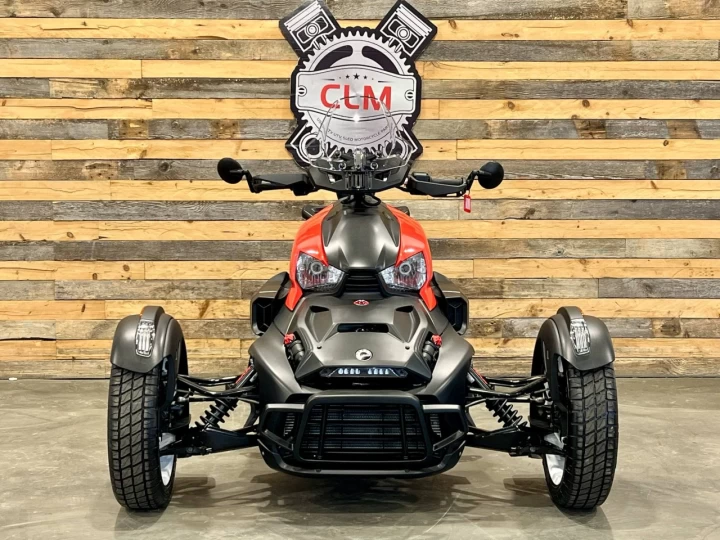 2022 BRP CAN-AM RYKER RALLY 900 + BANC PASSAGER & DOSSIER + PARE-BRISE + AKRAPOVIC + 4385 KM 