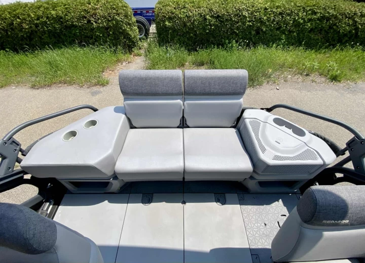 2022 BRP SEA-DOO SWITCH CRUISE 18' + ROTAX 230 HP + IBR + VTS + IDF + GPS + JL AUDIO PREMIUM + TOIT BIMINI + REMORQUE + 43 HR + A1 