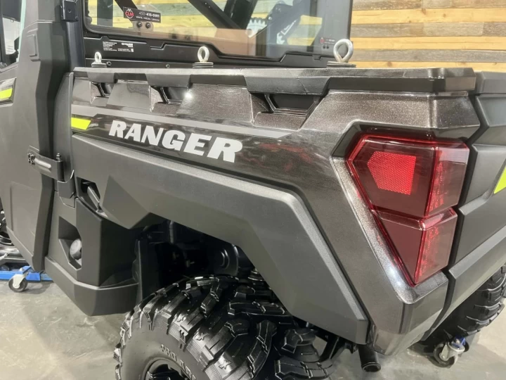 2023 POLARIS RANGER XP 1000 NORTH STAR EDITION ULTIMATE + RIDE COMMAND + AIR CLIMATISÉ + CHAUFFAGE + CABINE FERMER + TOUTE ÉQUIPÉE 