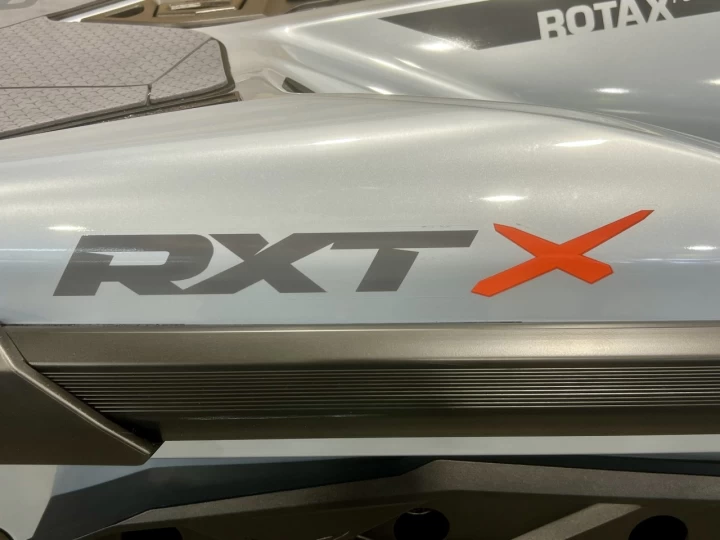 2024 BRP SEA-DOO RXT-X 325 H.P + IBR + VTS + PREMIUM AUDIO + TECH PKG + 40 HR + 3 PASSAGERS + RARE 