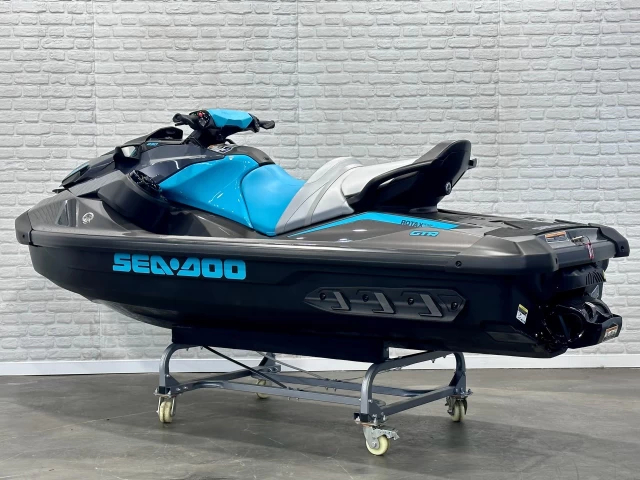 BRP SEA-DOO GTR 230 H.P + IBR + VTS + AUDIO PREMIUM + 3 PASSAGERS + SEULEMENT 4 HR + RARE & A1  2026