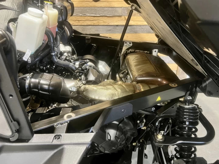 2025 BRP CAN-AM DEFENDER MAX CREW HD-10 LIMITED + 4WD + DPS + 650 KM SEULEMENT + 6 PASSAGERS + TOUTE ÉQUIPÉE+ RARE & A1 