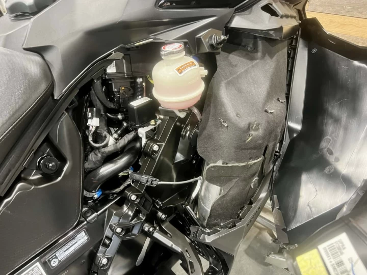 2023 BRP SKI-DOO RENEGADE X 850 E-TEC 137'' + REV GEN5 + SEULEMENT 5718 KM + CONDITION A1 