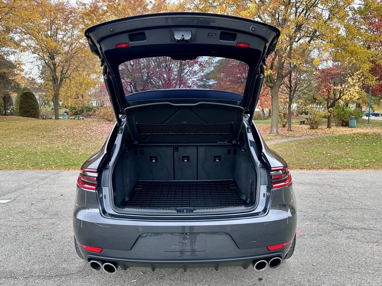2017 PORSCHE MACAN TURBO + 440 HP AVEC ENS.PERFORMANCE PORSCHE + 4WD + MAGS 21'' + TOUTE ÉQUIPÉE  Image principale