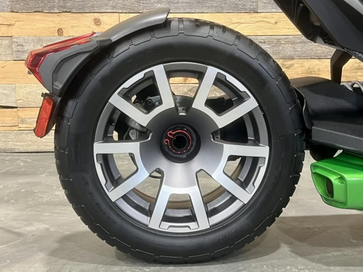 2019 BRP CAN-AM SPYDER / RYKER RALLY 900 ACE EFI + SEULEMENT 4995 KM + BEAUCOUP D'OPTIONS AJOUTER $$$ + CONDITION IMPECCABLE A1 