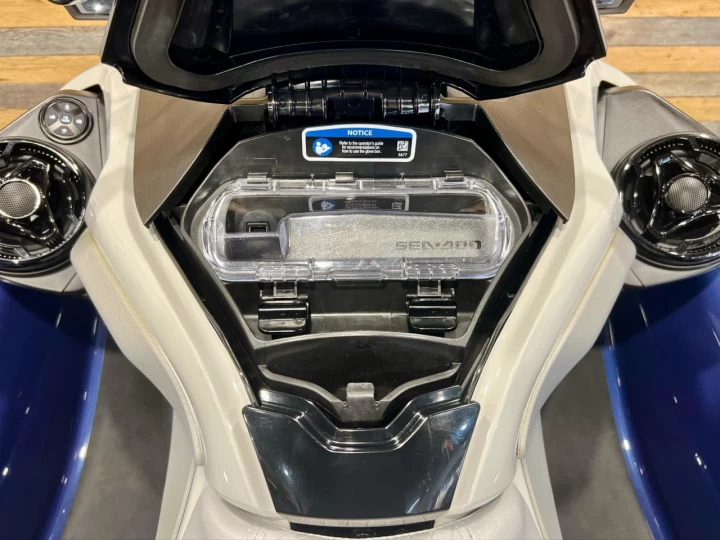 2023 BRP SEA-DOO GTX LIMITED 300 H.P + IBR + VTS + IDF + AUDIO PREMIUM + ENSEMBLE TECH + 3 PLACES + SEULEMENT 51 HR 