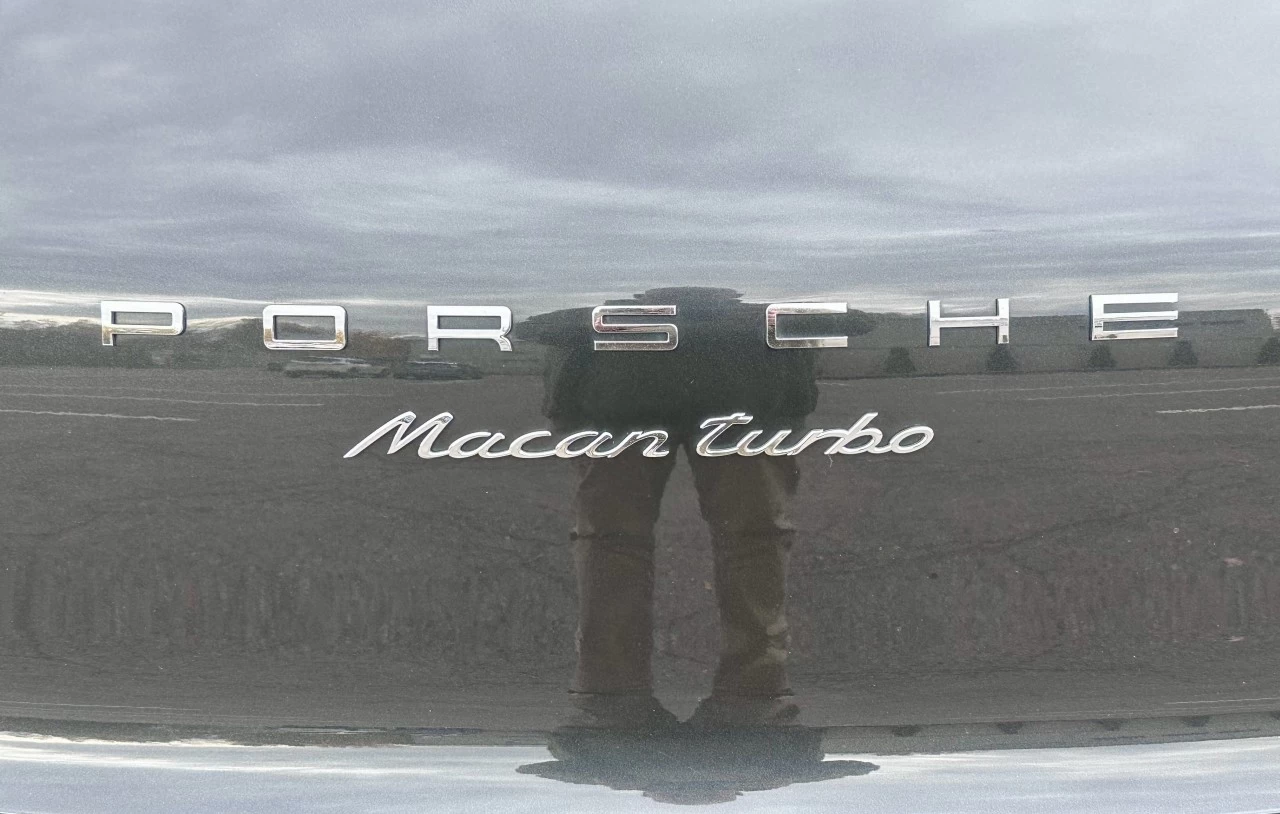 2017 PORSCHE MACAN TURBO + 440 HP AVEC ENS.PERFORMANCE PORSCHE + 4WD + MAGS 21'' + TOUTE ÉQUIPÉE  Image principale