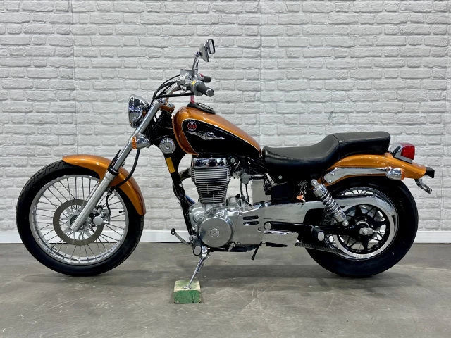SUZUKI BOULEVARD S40 650 cc + SEULEMENT 22408 KM + RARE & A1  2013