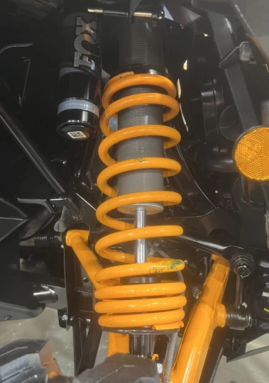 2025 BRP CAN-AM COMMANDER XT-P 1000R EFI + 4WD + DPS + FOX + SEULEMENT 1049 KM + RARE & IMPECCABLE A1 