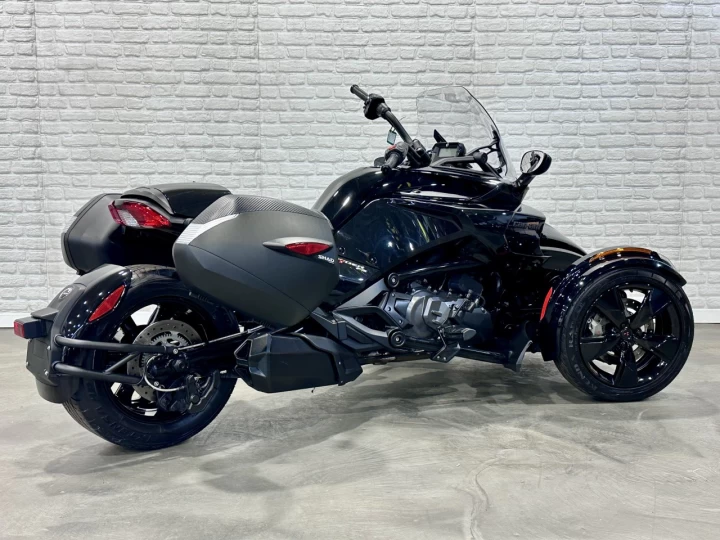 2023 BRP CAN-AM SPYDER F3 SE-6 = SEMI-AUTOMATIQUE + ROTAX 1330 ACE EFI + SEULEMENT 18205 KM + TOUT NOIR + RARE & A1 