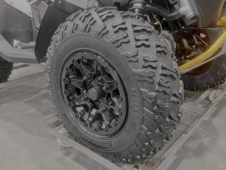 2025 BRP CAN-AM RENEGADE X-XC 1000R EFI + 4X4 + DPS + SEULEMENT 1083 KM + RARE & A1 