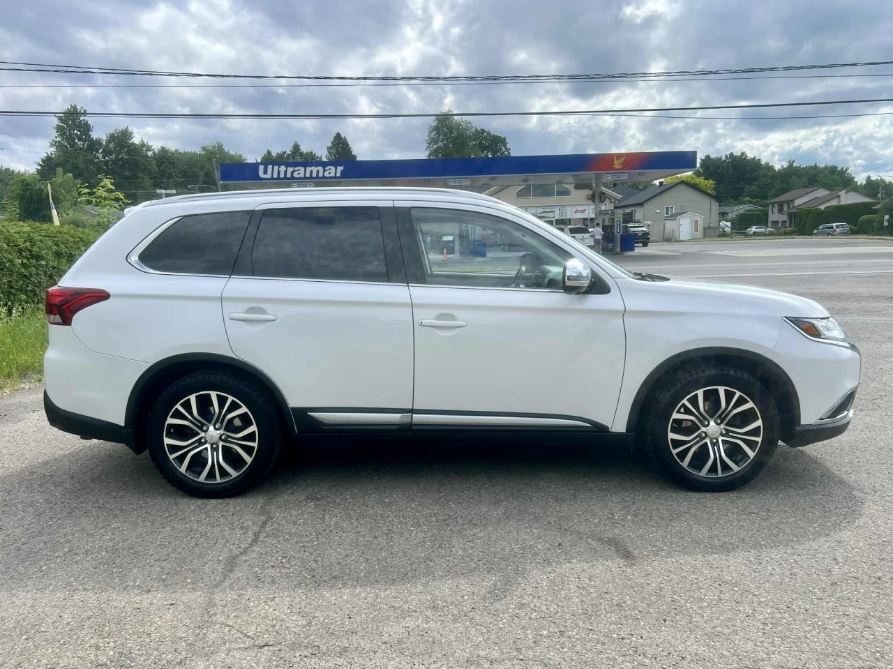 2017 MITSUBISHI OUTLANDER E.S AWD/4X4 + 7 PASSAGERS + CUIR + TOUTE ÉQUIPÉE + A1  Image principale