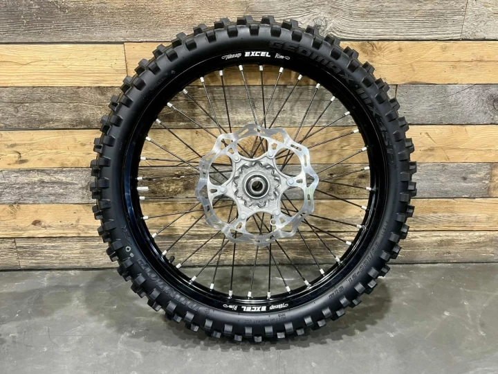 2019 KTM SX-F 450 EFI + 4 TEMPS + SEULEMENT 92 HR + BEAUCOUP D'OPTIONS $$$ + RARE & CONDITION A1 