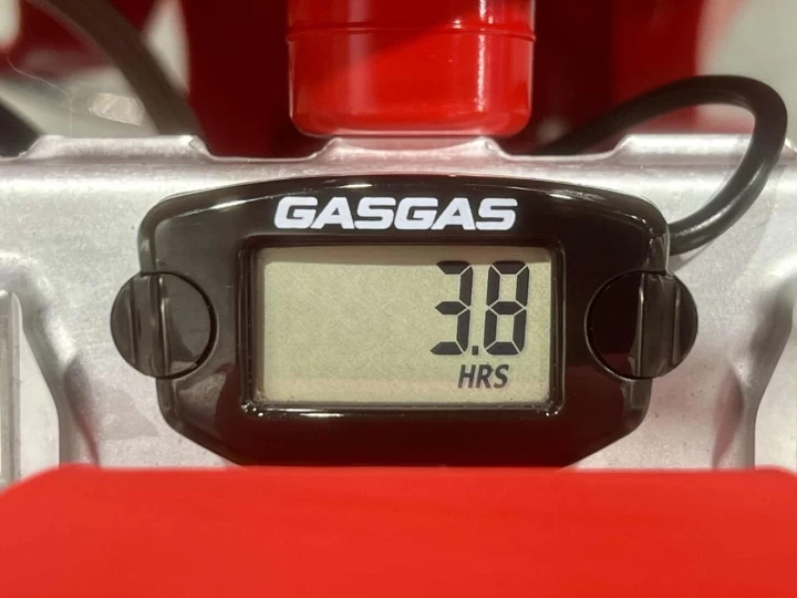 2023 GASGAS MC 250 + 2 TEMPS + SEULEMENT 3.8 HEURES + MX-MOTORCROSS + RARE & IMPECABLE A1 