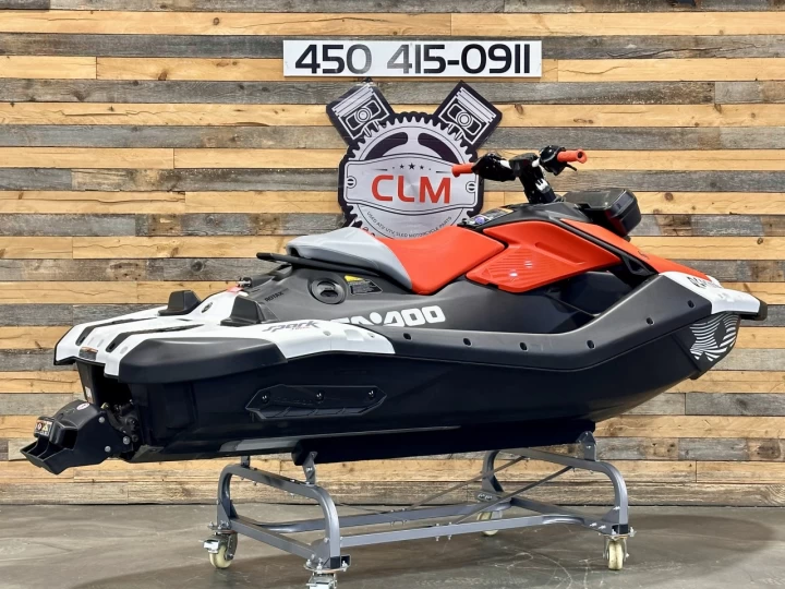 2024 BRP SEA-DOO SPARK TRIXX + IBR + VTS + PREMIUM AUDIO + MODE TRIXX + 12 HR SEULEMENT + COULEURES RARE & A1 