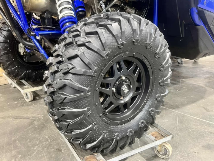 2017 YAMAHA YXZ 1000R EFI SS-SPORT SHIFT + EPS + 4X4 + FOX PODIUM X2 + SEULEMENT 4044 KM 