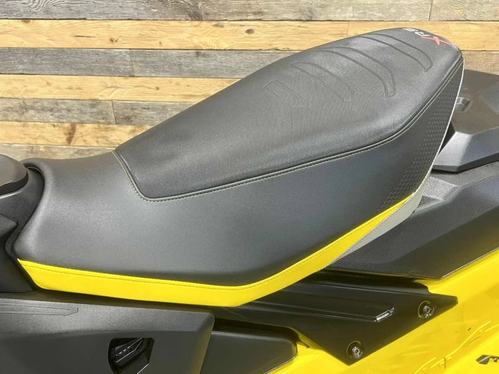 2025 BRP SKI-DOO RENEGADE X-RS 900 ACE TURBO R 180 HP + REV GEN5 + GARANTIE BEST + 7512 KM + RARE & A1 