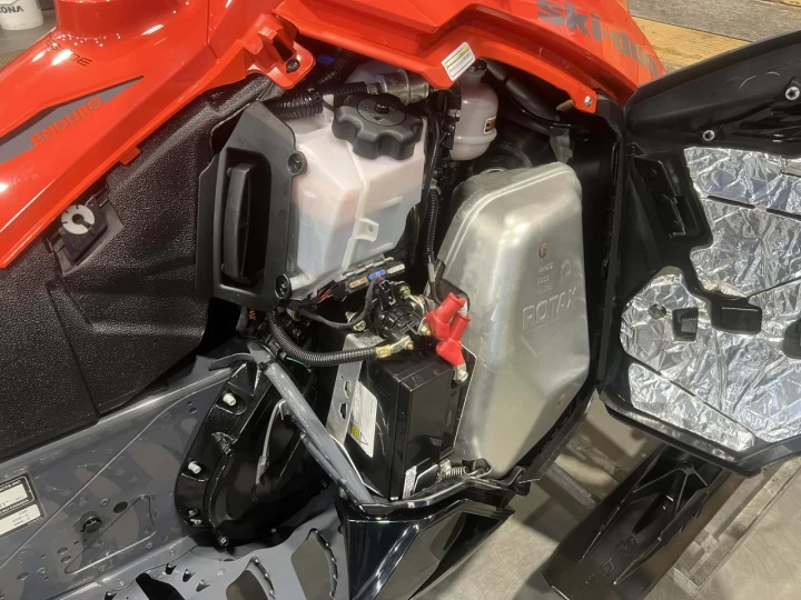 2018 BRP SKI-DOO RENEGADE ENDURO 600 E-TEC 137'' + SUSPENSION A AIR + ROLLERSKI + CONDITION IMPECCABLE A1 