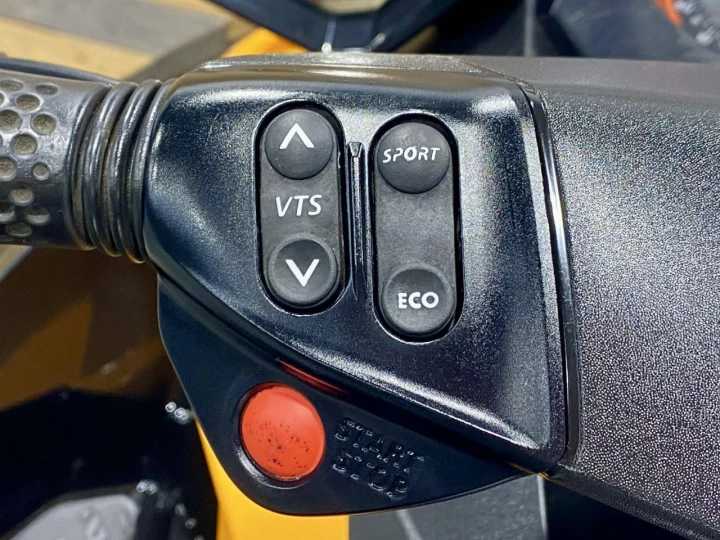 2013 BRP SEA-DOO GTS 215 H.P + IBR + VTS + 3 PASSAGERS + SEULLEMENT 95 HR 