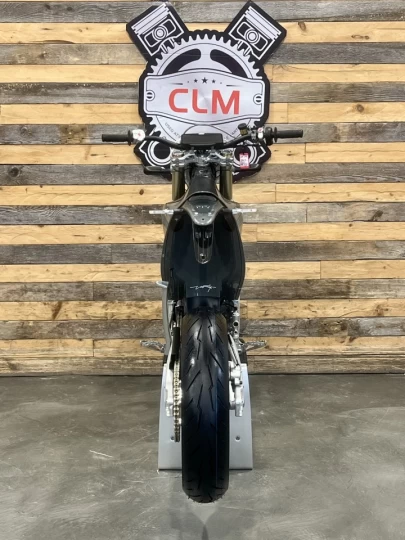 2026 STARK FUTURE VARG SM - SUPERMOTO 100% VE - ELECTRIQUE + MOTO LEGALE SUR ROUTE + 60 H.P @ 80 H.P + GARANTIE DE 2 ANS + RARE 