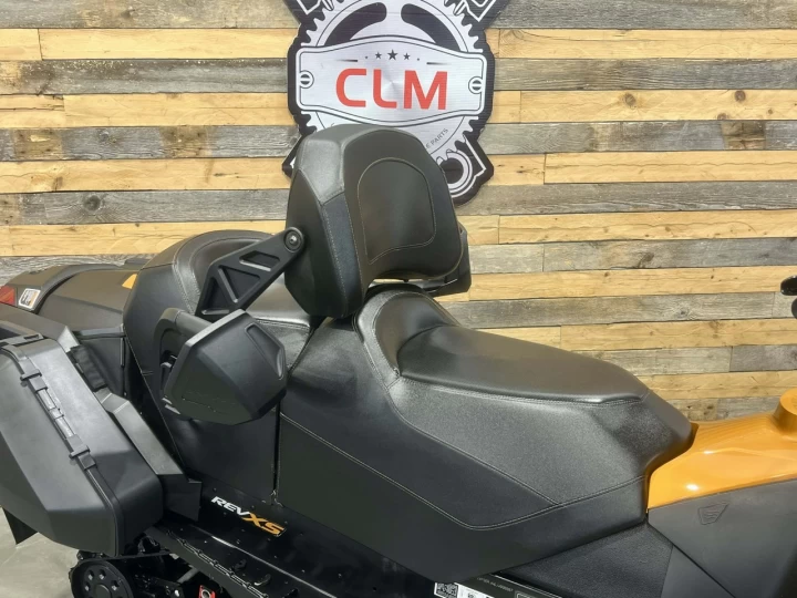 2018 BRP SKI-DOO GRAND TOURING S.E 1200 EFI 4-TEC 137'' + SUSPENSION A AIR + SEULEMENT 6935 KM + RARE & A1 