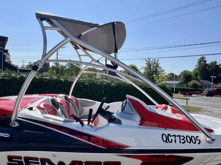 2007 BRP SEA-DOO SPEEDSTER 150 ROTAX 215 HP + TOUR + TOIT BIMINI + RADIO + REMORQUE + SEULEMENT 98 HEURES 