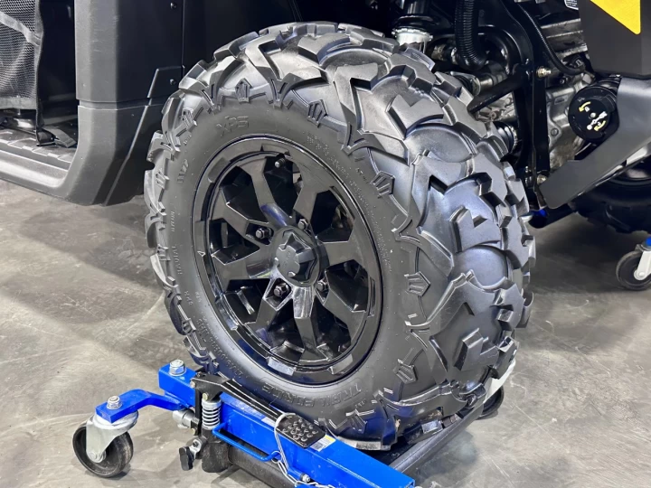 2023 BRP CAN-AM DEFENDER HD-7 EFI + 4WD + DPS + SEULEMENT 2964 KM + RARE & A1 