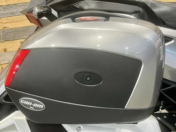 2013 BRP CAN-AM SPYDER ST-S / SE-5 (SEMI-AUTOMATIQUE) + SEULEMENT 30505 KM + CONDITION A1 