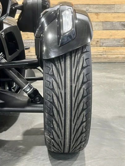 2015 BRP CAN-AM SPYDER ST LIMITED SE-5 (SEMI-AUTOMATIQUE) + BAS KM 26699 KM + GPS + RADIO + SACCOCHE + COULEUR RARE & A1 