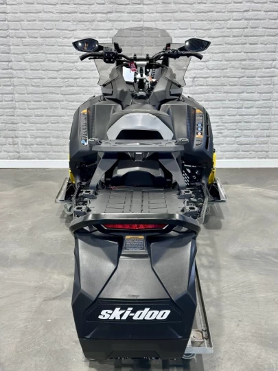 2024 BRP SKI-DOO RENEDAGE ADRENALINE AVEC ENSEMBLE ENDURO 9AA cc ACE EFI 137'' + SEULEMENT 2951 KM + ECRAN 10'' + REV GEN5 + RARE & A1 