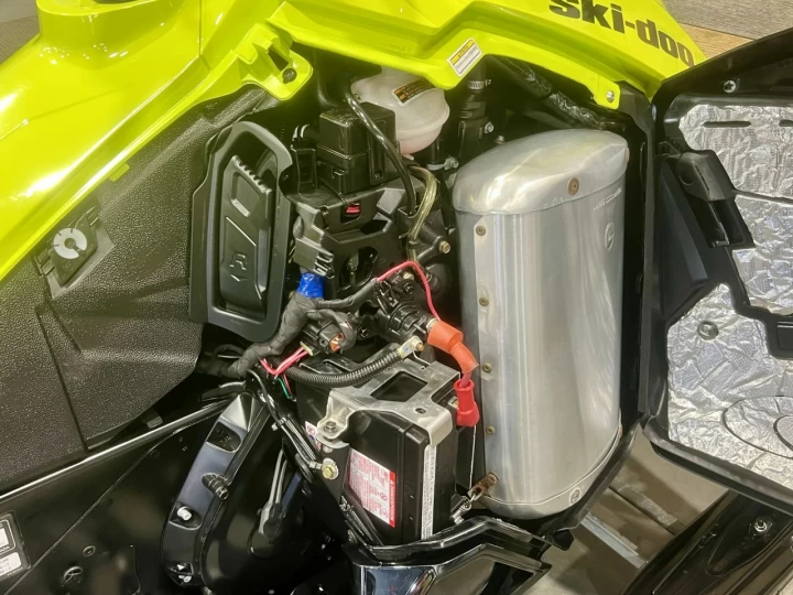 2018 BRP SKI-DOO RENEGADE X 1200 EFI 4-TEC 137'' ITC + 19763 KM + COULEUR RARE & CONDITION A1 