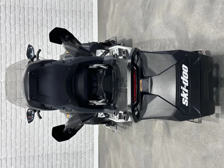 2026 BRP SKI-DOO GRAND TOURING SPORT 600 ACE EFI 137'' + SEULEMENT 1 KM + BANC PASSAGER + REV GEN5 + RARE & A1 