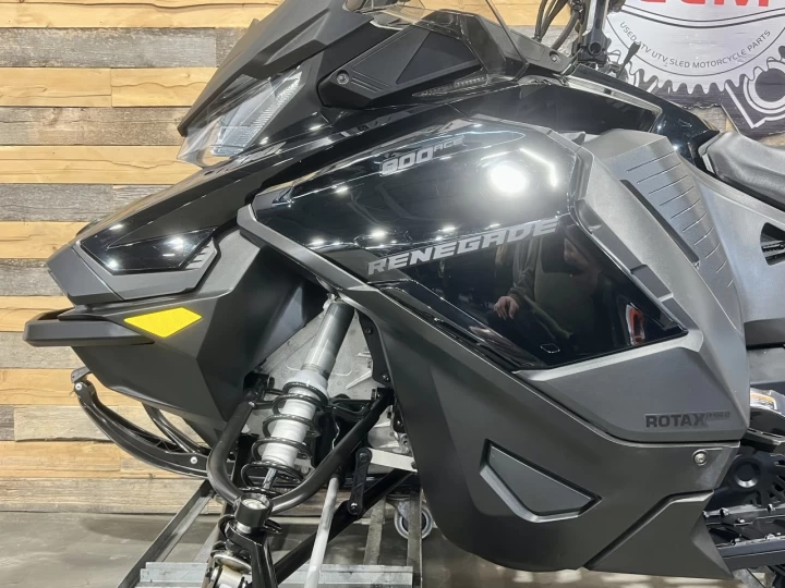 2021 BRP SKI-DOO RENEGADE ADRENALINE 900 ACE EFI ITC 137'' + REV GEN4 + 15286 KM 