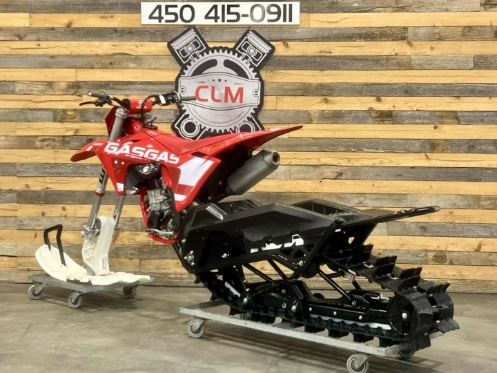 2024 GASGAS MC 450F EFI+ SEULEMENT 50 HR + KIT GRAPHIQUE CUSTON NEUF + RARE $ CONDITION A1 