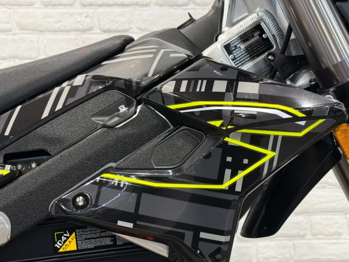 2023 SURRON STORM BEE 100% ELECTRIQUE + SEULEMENT 92 KM + RARE & A1 