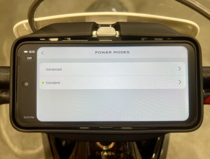 2026 STARK FUTURE VARG SM - SUPERMOTO 100% VE - ELECTRIQUE + MOTO LEGALE SUR ROUTE + 60 H.P @ 80 H.P + GARANTIE DE 2 ANS + RARE 