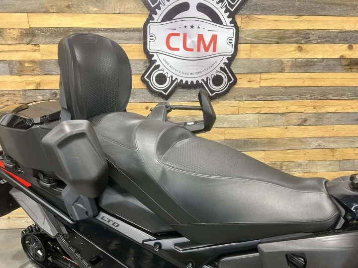 2023 BRP SKI-DOO GRAND TOURING LIMITED 900 ACE EFI + ITC + 137'' QUIET DRIVE + SUSPENSION A AIR _ BAS KM 6805 KM 