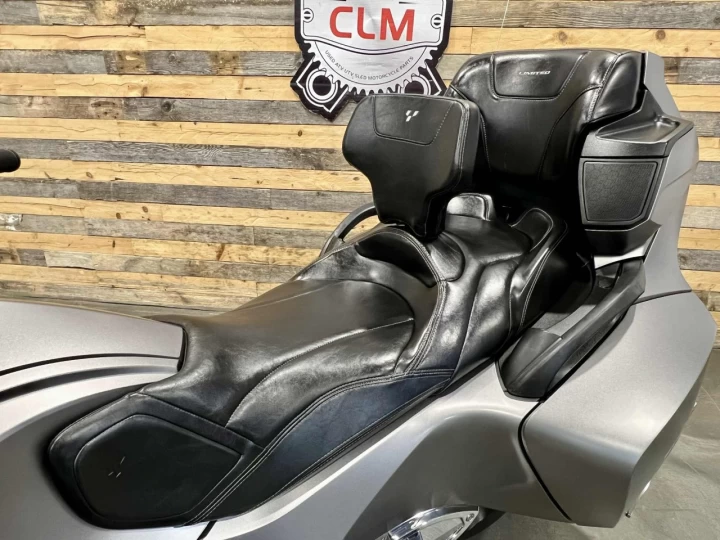 2014 BRP CAN-AM SPYDER RT LIMITED SE-6 (SEMI-AUTOMATIQUE) + ROTAX 1330 cc ACE EFI + SEULEMENT 37938 KM + GPS ZUMO + ENSEMBLE CHROME 