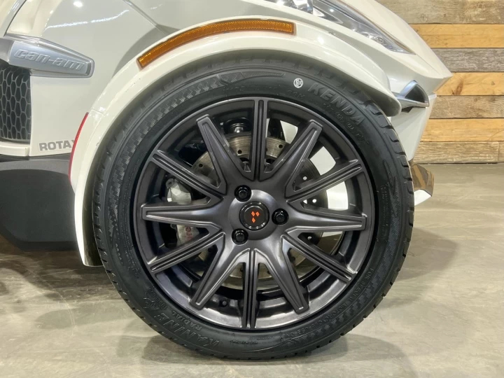 2017 BRP CAN-AM SPYDER RT-S SE-6 (SEMI-AUTOMATIQUE) ROTAX 1330 cc EFI + SEULEMENT 25499 KM + RARE & A1 