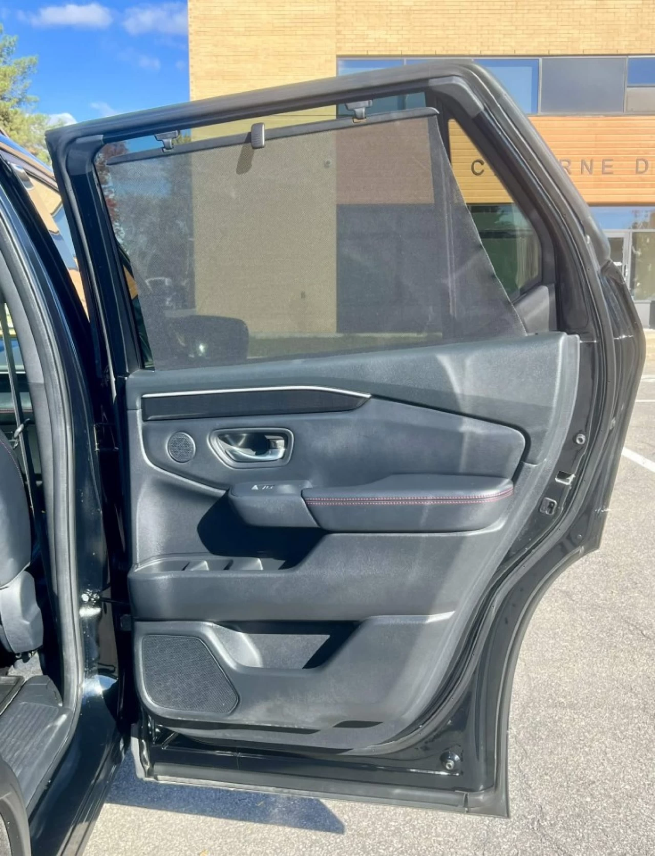 2023 HONDA PILOT BLACK EDITION AWD + V6 3.5L + SEULEMENT 34856 KM + GARANTIE  Main Image