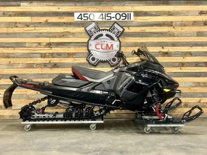 2025 BRP SKI-DOO RENEGADE ENDURO 900 ACE TURBO 130 H.P I.T.C 137'' + REV GEN5 + ECRAN COULEUR 10'' + GPS + AIR RIDE + SEULEMENT 2836 KM 