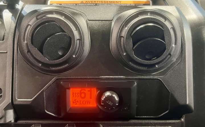 2025 BRP CAN-AM DEFENDER MAX CREW HD-10 LIMITED + 4X4 + DPS + HVAC + AUDIO + 5200 KM + GARANTIE + RARE & A1 