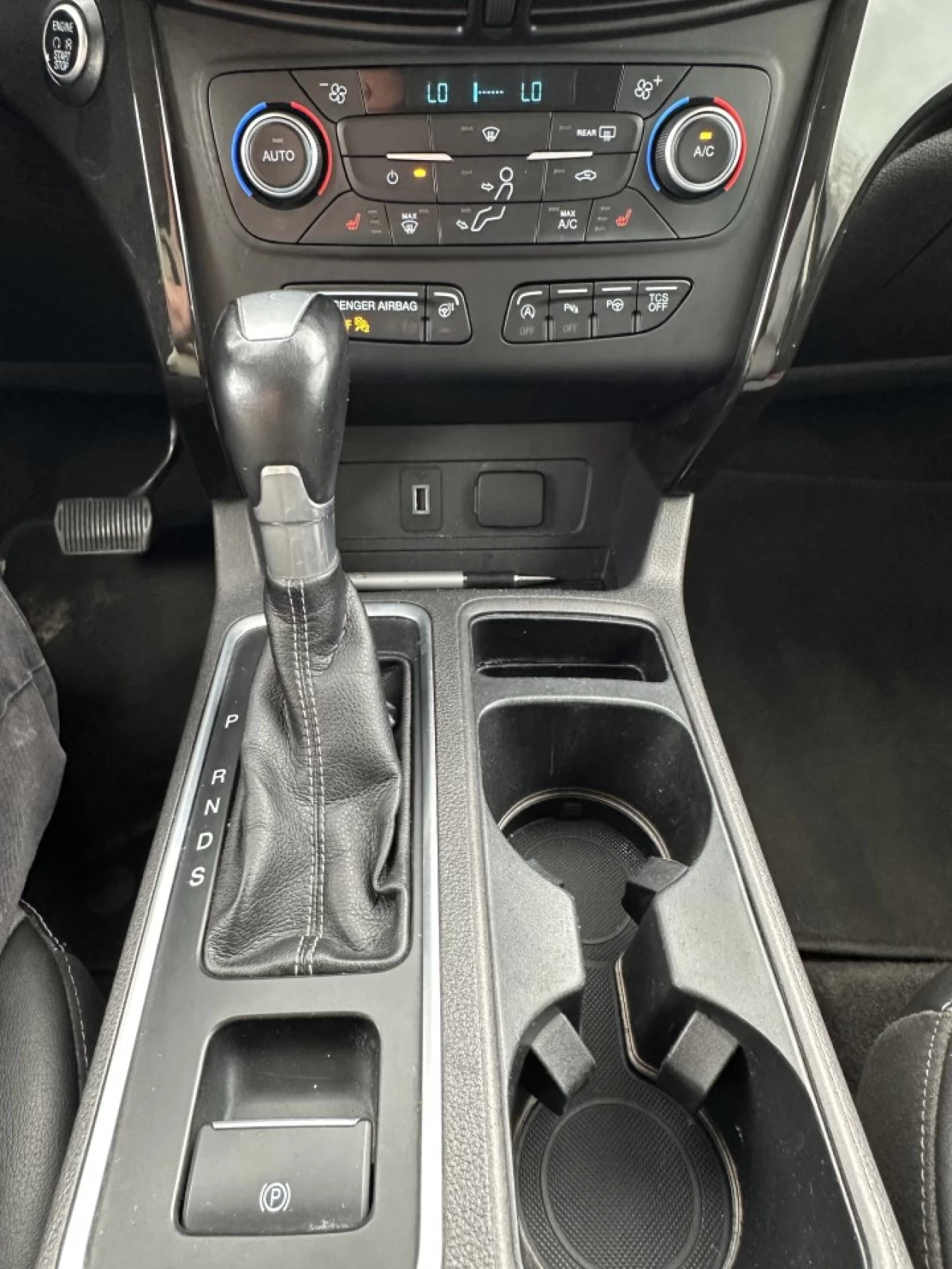 2017 FORD ESCAPE TITANIUM 4WD + 2.0L ECOBOOST + 172524 KM + TOUTE NOIR  Image principale
