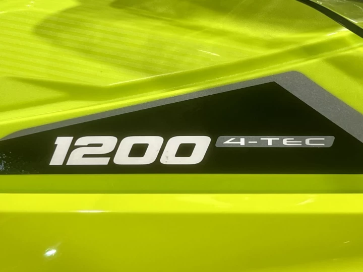 2018 BRP SKI-DOO RENEGADE X 1200 EFI 4-TEC 137'' ITC + 19763 KM + COULEUR RARE & CONDITION A1 